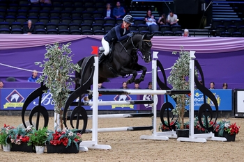 Katie Bradburne races to a HOYS Blue Chip Pony Newcomers win